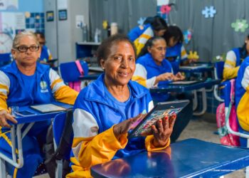 Em Boa Vista, escola usa aplicativo para transformar histórias da EJA