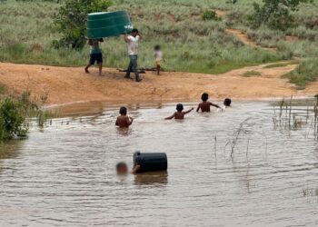 Fortes chuvas alagam estradas, arrastam pontes e Roraima tem impacto em dez dos 15 municípios