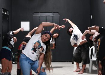 Programa oferta 100 vagas em oficina de teatro em Roraima; veja como participar
