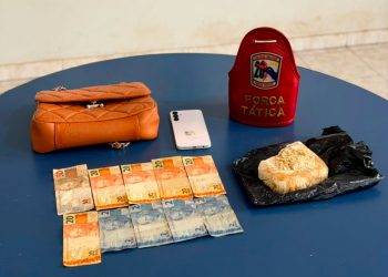 Passageira de carro de aplicativo é presa com pasta base de cocaína em bolsa